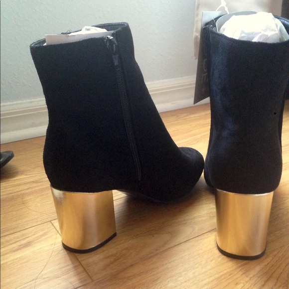 SOLD NWT Sexy Gold Metallic Heels Ankle Boots - Picture 8 of 8